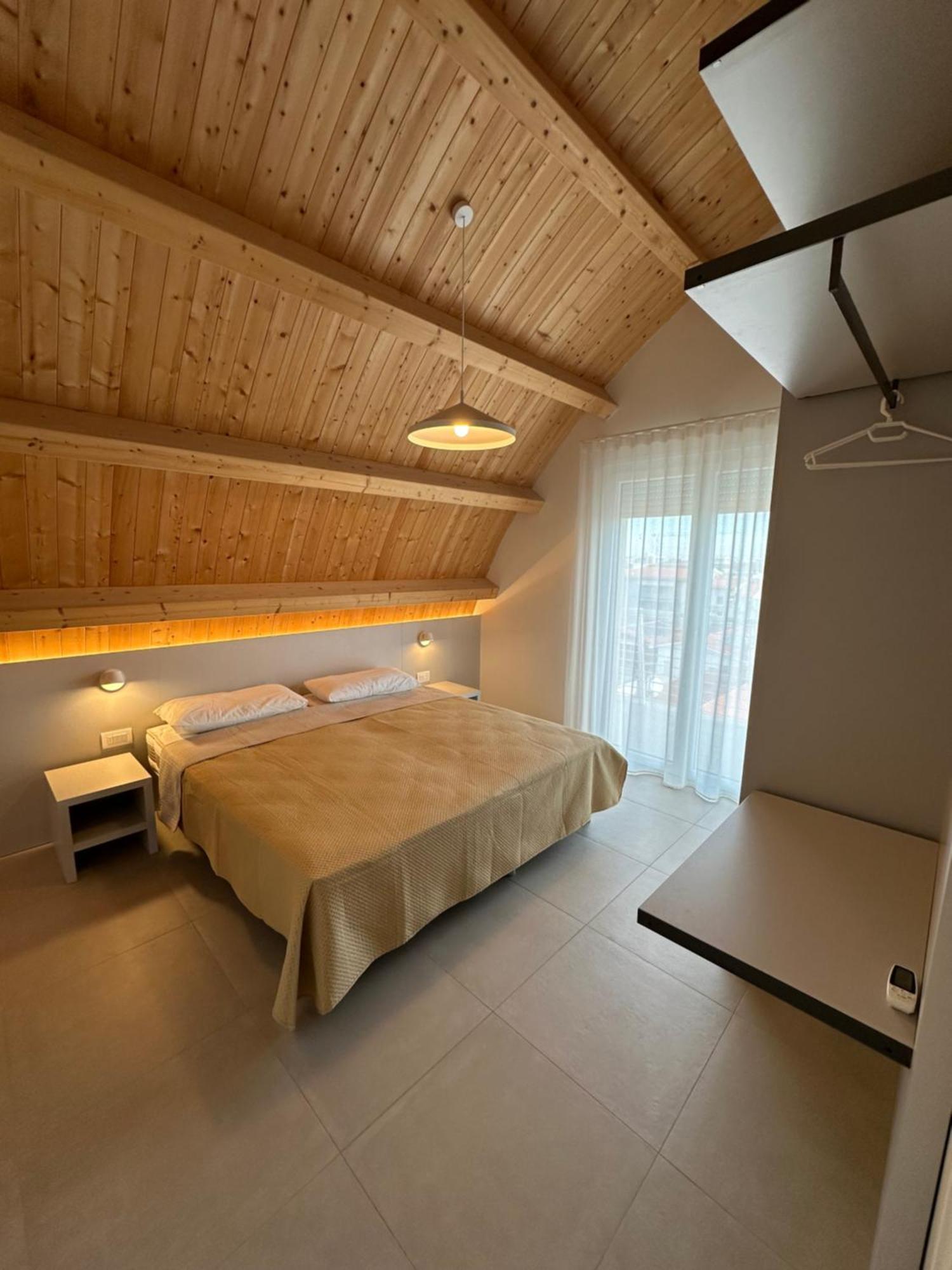 Woody Green Penthouse Sea View - Agenzia Cocal Каорле Екстер'єр фото